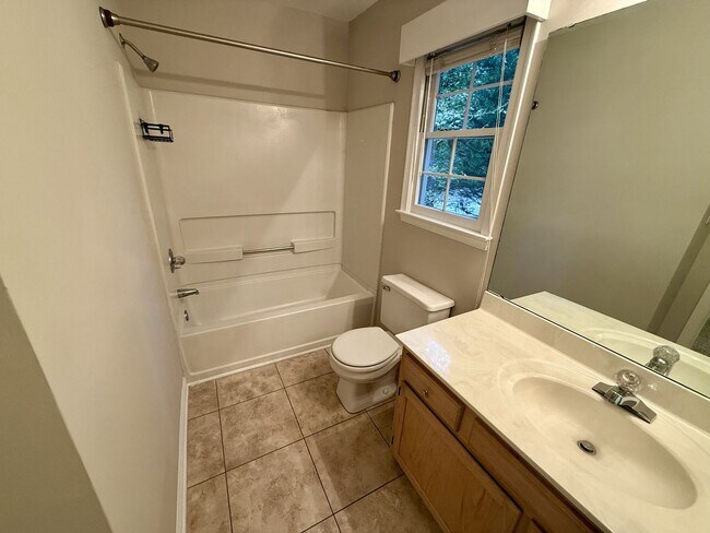 Building Photo - 1024 Laurens Way