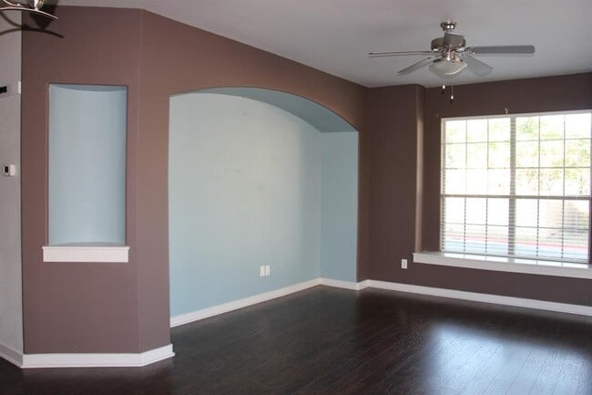 Building Photo - 12800 Venice Ln