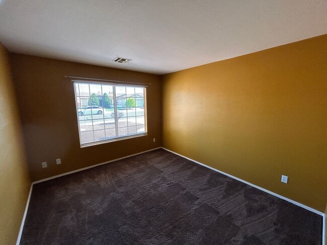 Building Photo - 13444 W Paradise Ln