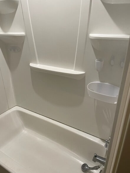 Bathtub - 14835 Forest Grove Ave