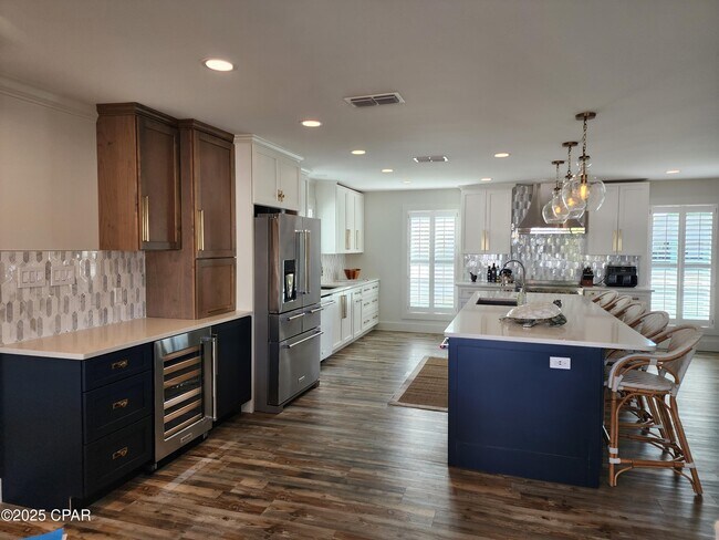 Building Photo - 322 Greenwood Cir