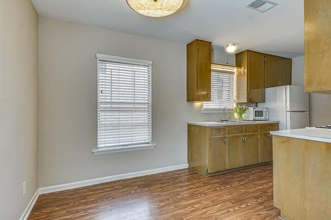 Building Photo - 1000 Possum Trot St