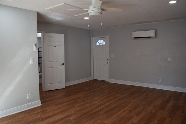 Building Photo - 2718 Viola Ln