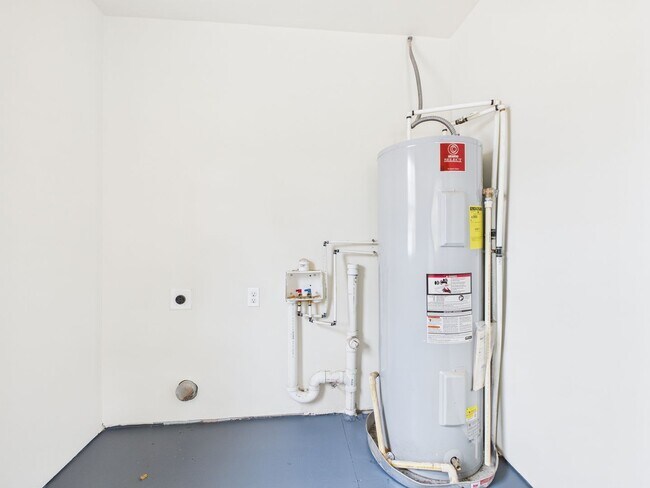 Building Photo - 637 Woodhaven Dr