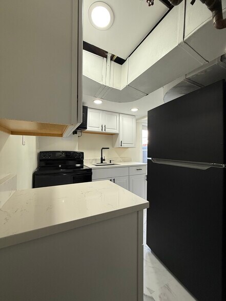 Building Photo - 4221 71st Ave