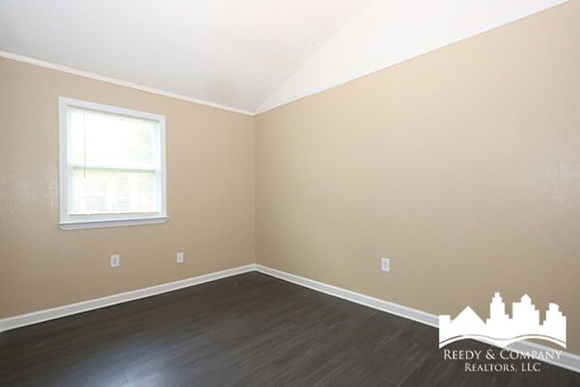 Building Photo - 6333 Raible Dr
