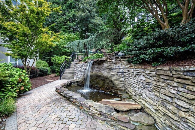 Building Photo - 4248 River Green Dr NW