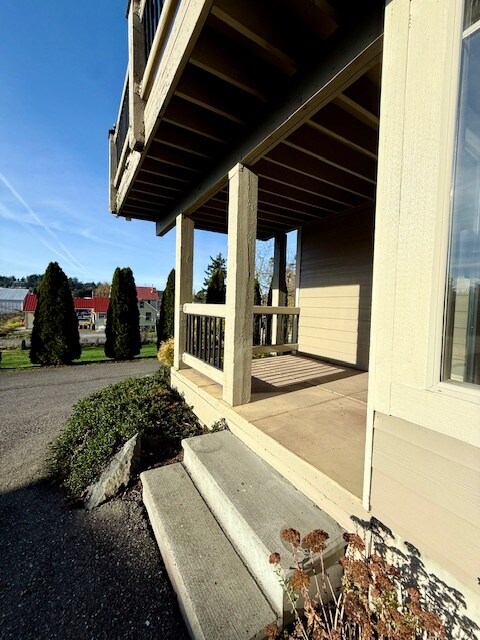 Building Photo - 325 C St