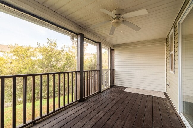 Building Photo - Stylish Comfort in a Prime Location!