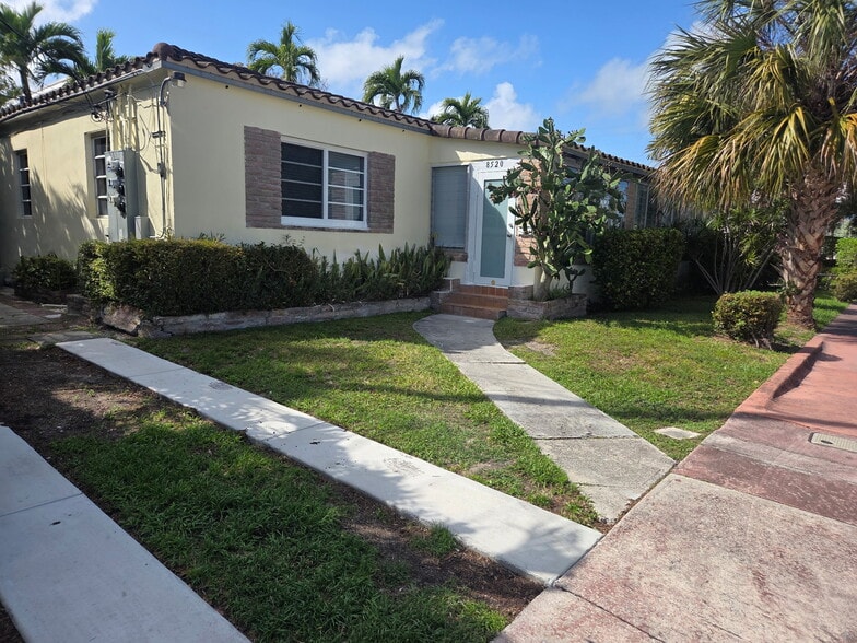 Building Photo - 8520 Crespi Blvd