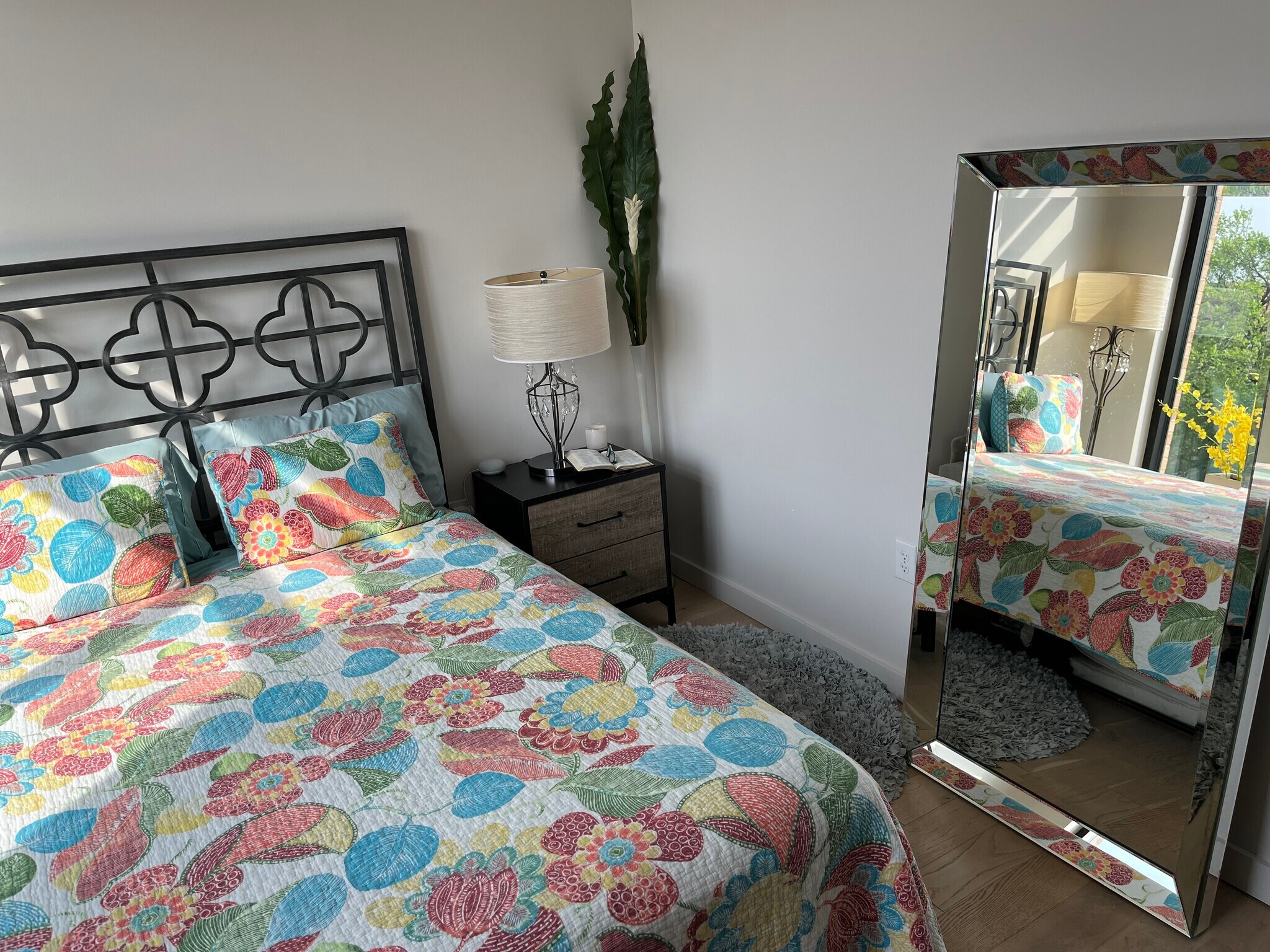 Bedroom - plenty of drawer space - 1501 E 4th St