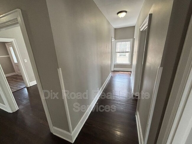 Building Photo - 401 Stanley St