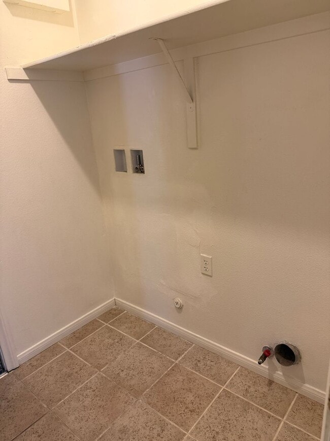 Building Photo - 3bd/2bath 1-story home!