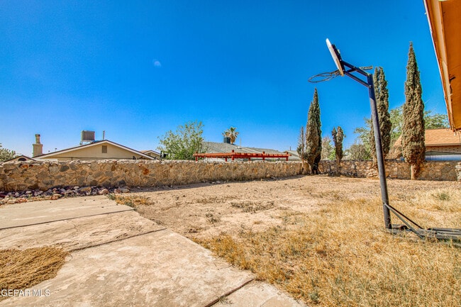 Building Photo - 1005 Southwestern Dr