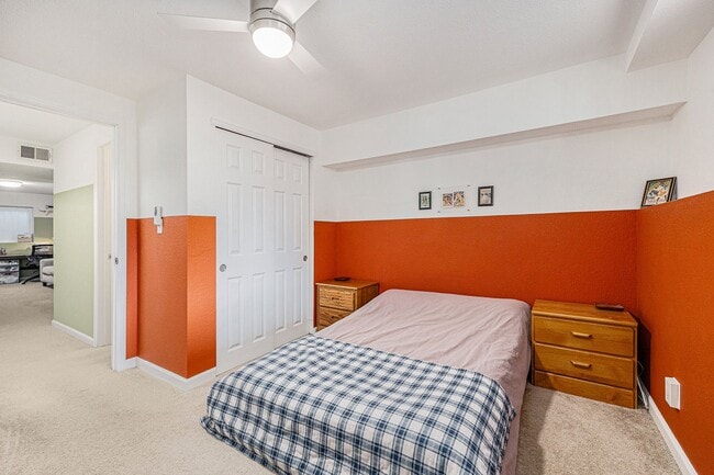 Building Photo - Cozy 2-bed townhome w/ laundry and communi...