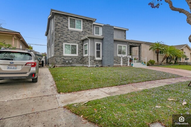Building Photo - 6029 Del Amo Blvd