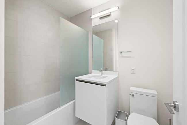 Building Photo - 2900 W Bay to Bay Blvd