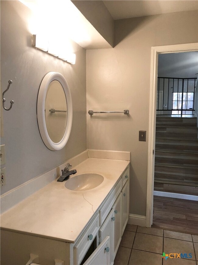 Building Photo - 615 Burleson St