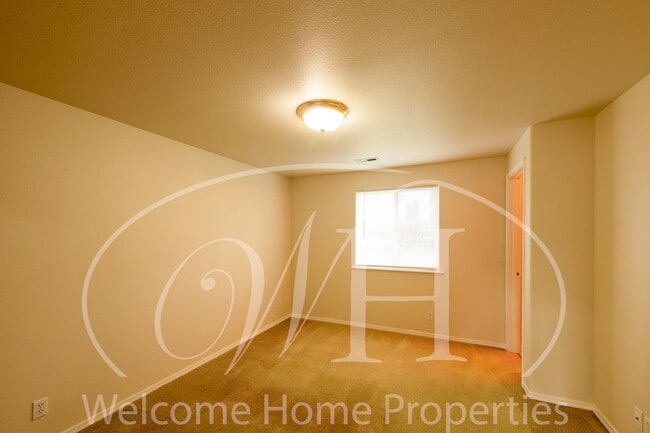 Building Photo - 337 NE Kingwood Pl