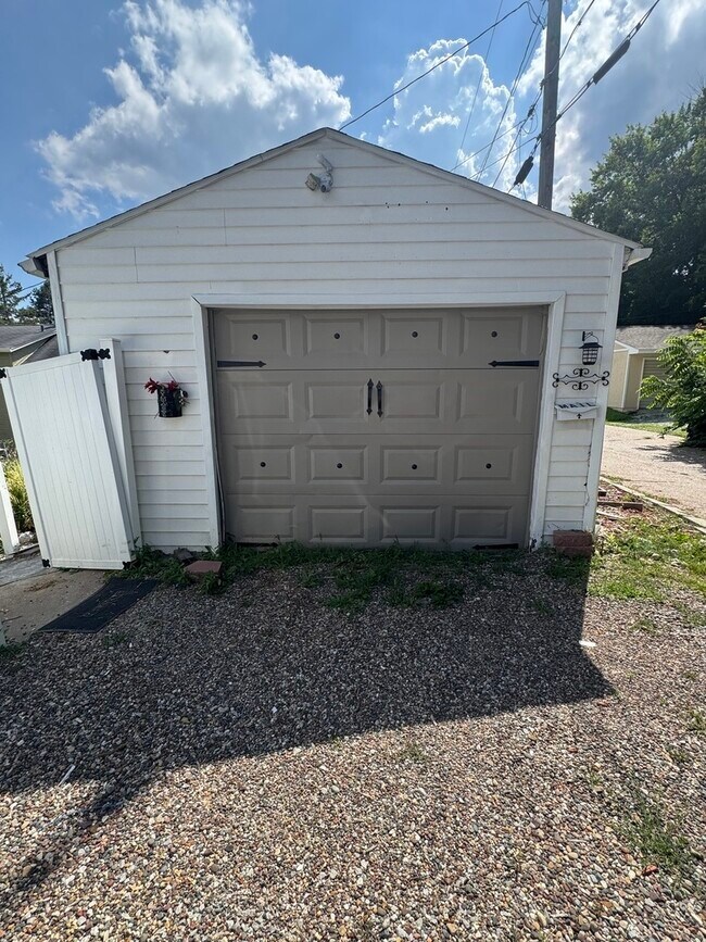 Building Photo - 2114 Telegraph Rd
