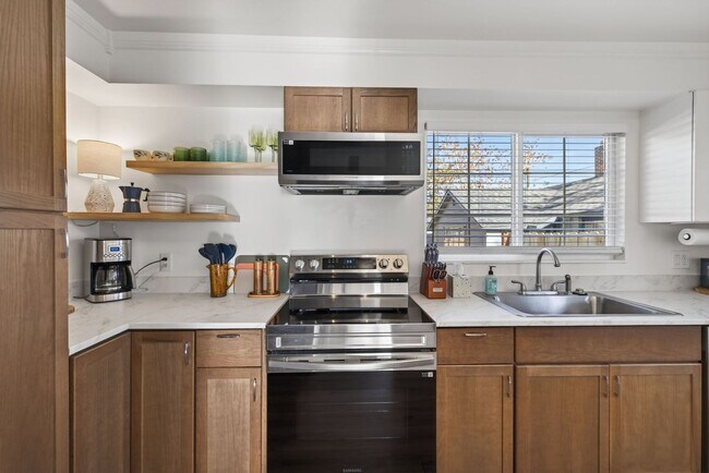 Building Photo - Welcome to Reno Nevada’s Biggest Little BnB !!