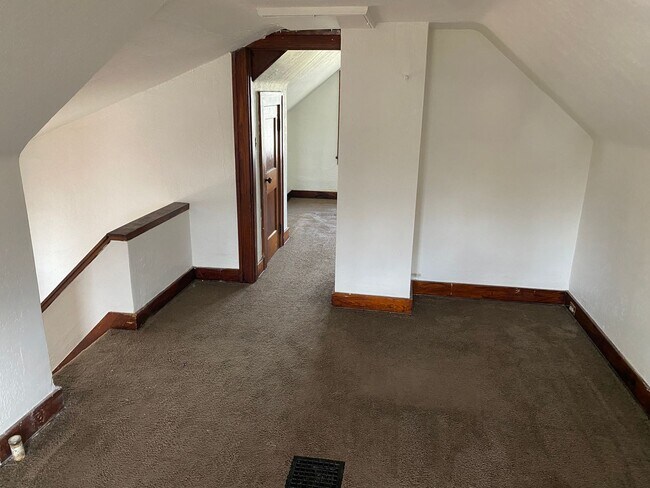 Building Photo - Charming 4-Bedroom Single Family Home for Rent!