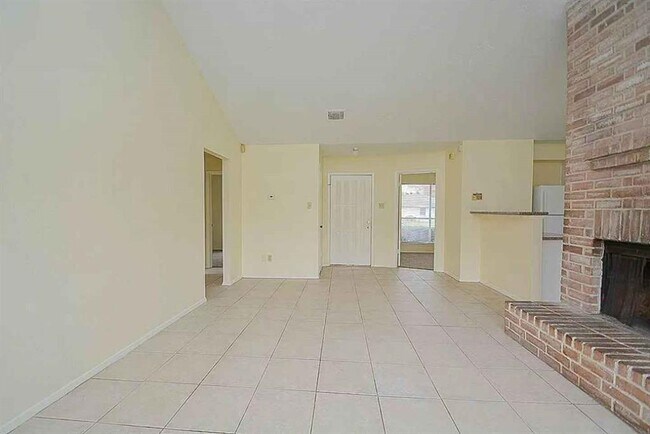 Building Photo - 10223 Gulfstream Ln
