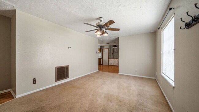 Building Photo - Welcome to quiet, country living with close proximity to MISD schools, and downtown Montgomery am...