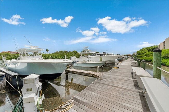Building Photo - 6100 Paradise Point Dr