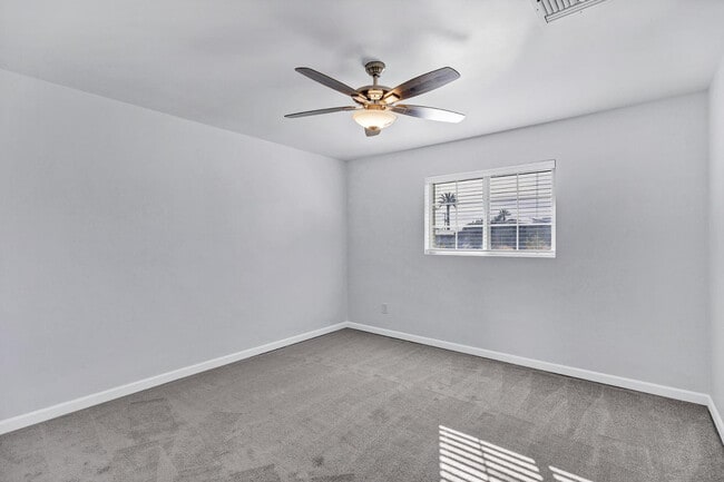 Building Photo - 3046 E Glenrosa Ave