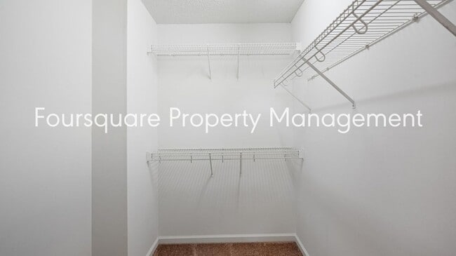 Building Photo - End Unit Townhome | Sunroom| Community Poo...