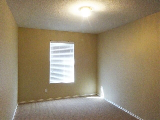 Building Photo - 9314 Silver Vis