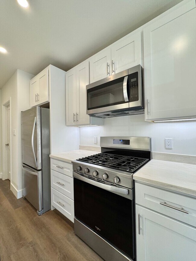 Building Photo - ADA470-474