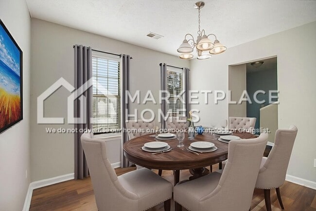Building Photo - 2033 Charter Ln