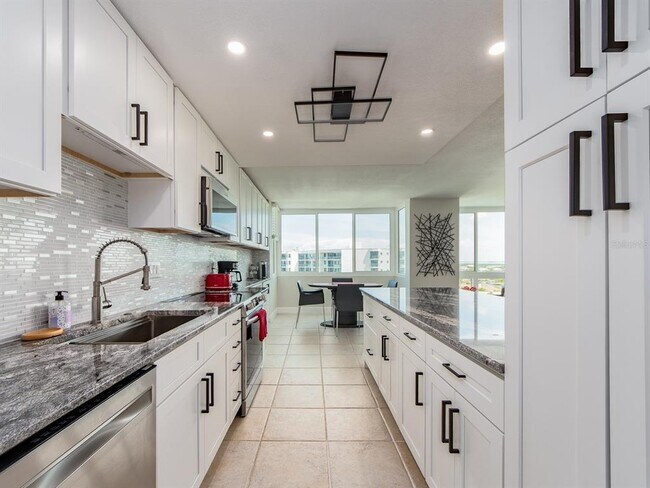 Building Photo - 660 Island Way