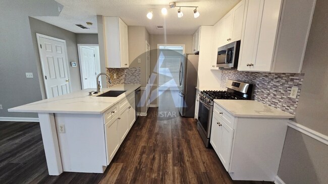 Building Photo - 2106 Clearvista Dr NW