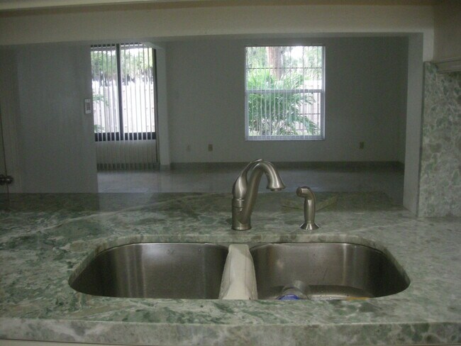 Building Photo - 11701 SW 108th Ln