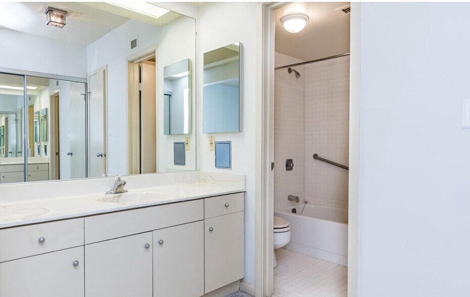 Building Photo - 5501 Seminary Rd