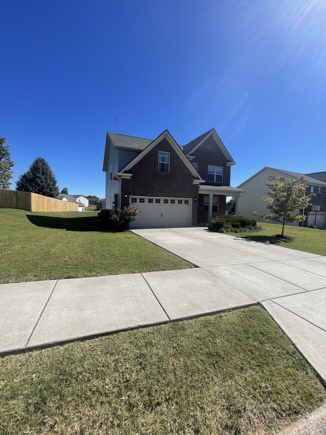Building Photo - 3037 Commonwealth Dr