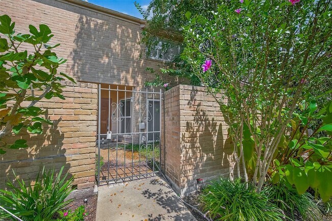 Building Photo - 12625 Memorial Dr