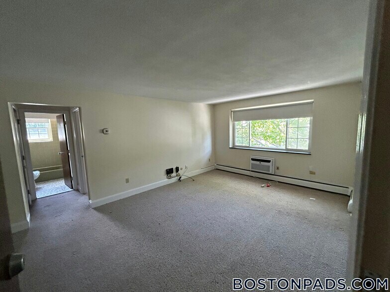 Building Photo - 8 Brattle Dr