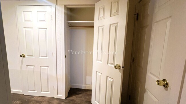 Building Photo - Large 2 Bed / 1 Bonus Room in the Brooklyn Neighborhood off SE Milwaukie Ave.
