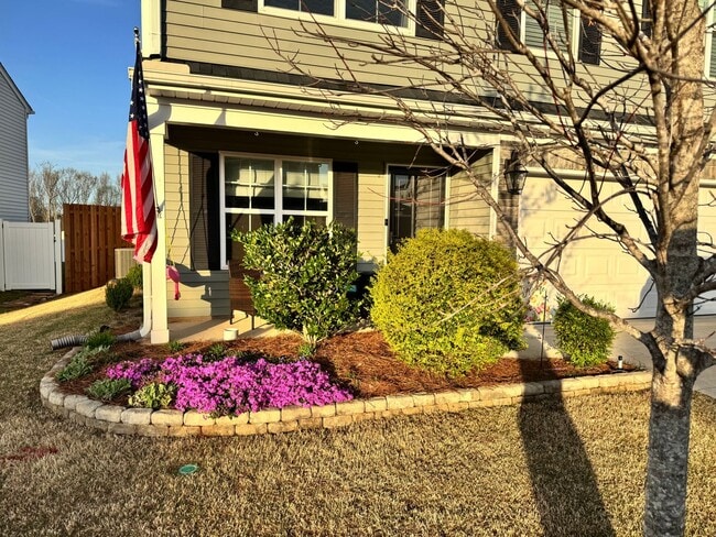 Building Photo - Modern Greenville Living - Spacious Home Available Now!