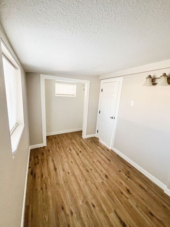 Building Photo - 3 Bedroom Single Family Home in Klamath Falls