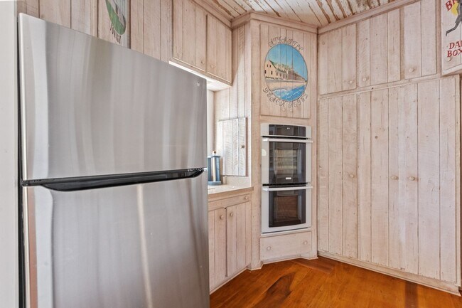 Building Photo - Sullivans Island Historic Charmer