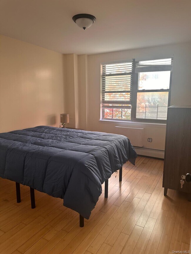 Building Photo - 415 E 160th St