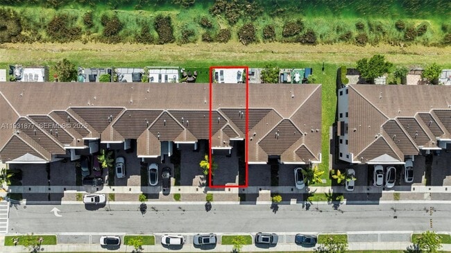 Building Photo - 20544 NE 5th Pl