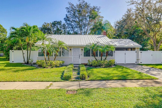 Building Photo - 2042 37th Ave