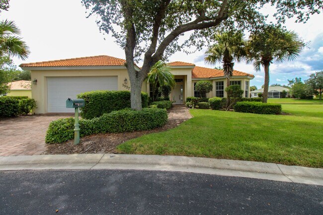 Building Photo - 3-Bed + Den Home With Lake Views & Pet-Friendly!