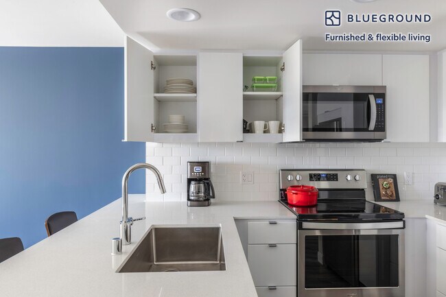 Building Photo - 225 S Olive St